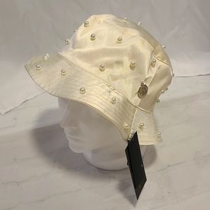 NWT Steve Madden White Canvas Bucket Hat With Pearls